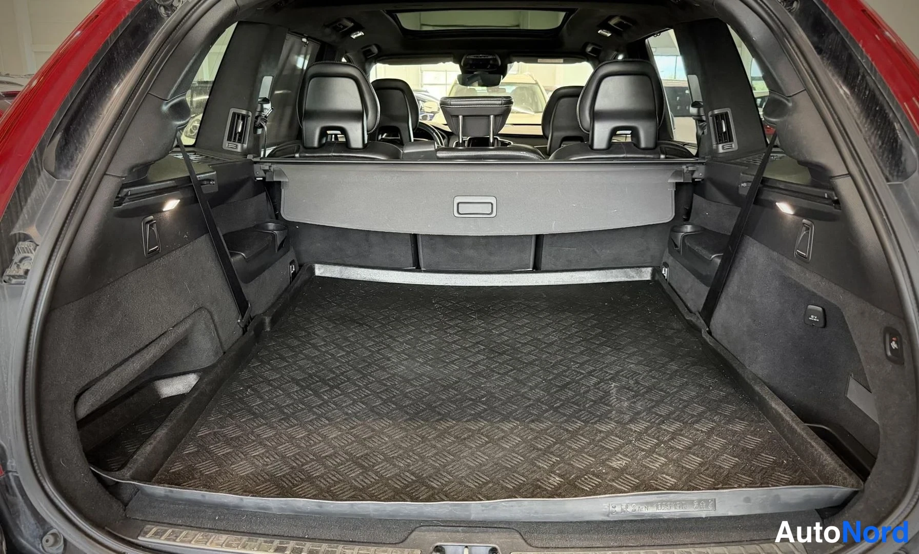 Musta Volvo XC90 2018, kuva 12