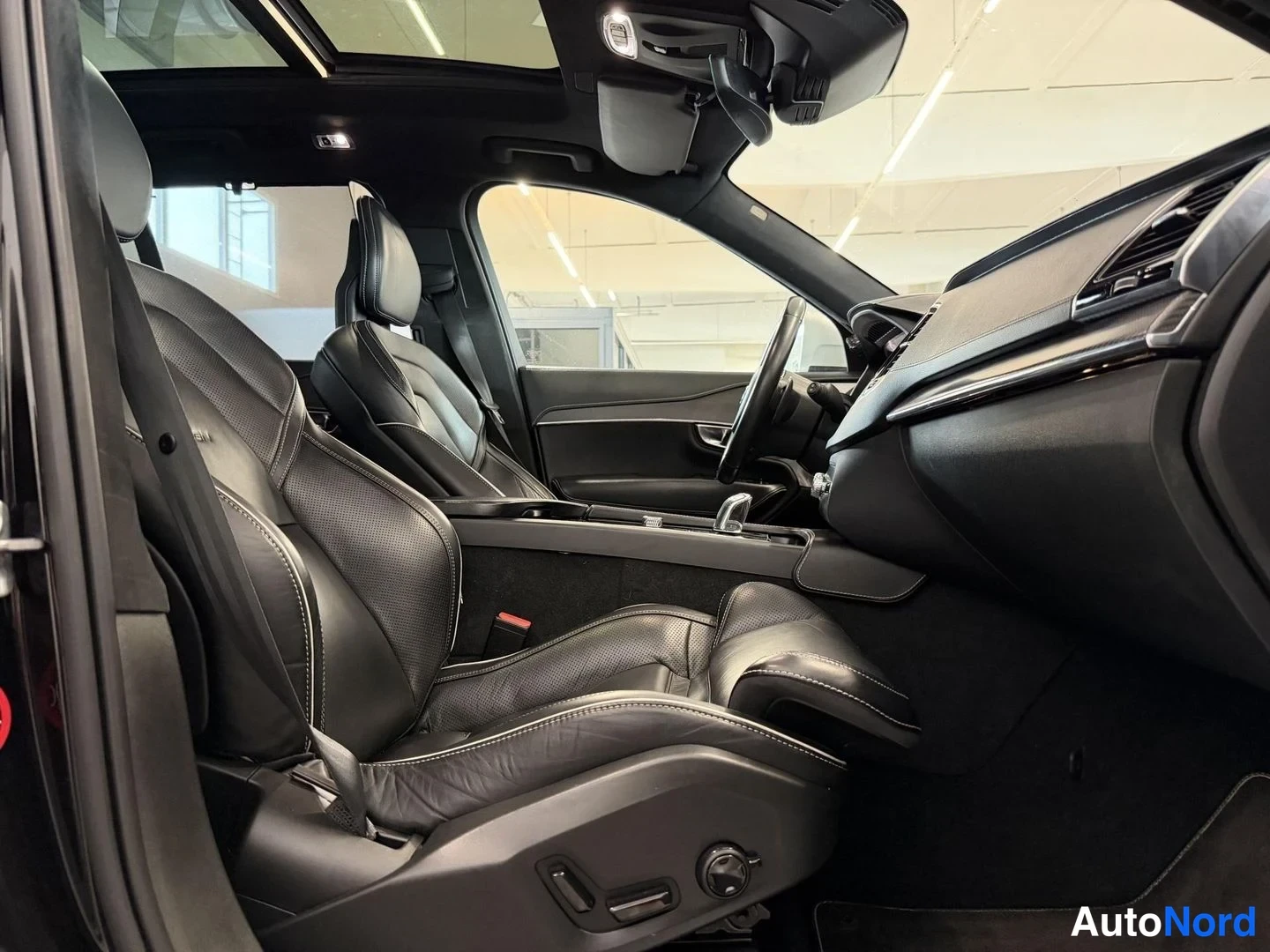 Musta Volvo XC90 2018, kuva 19