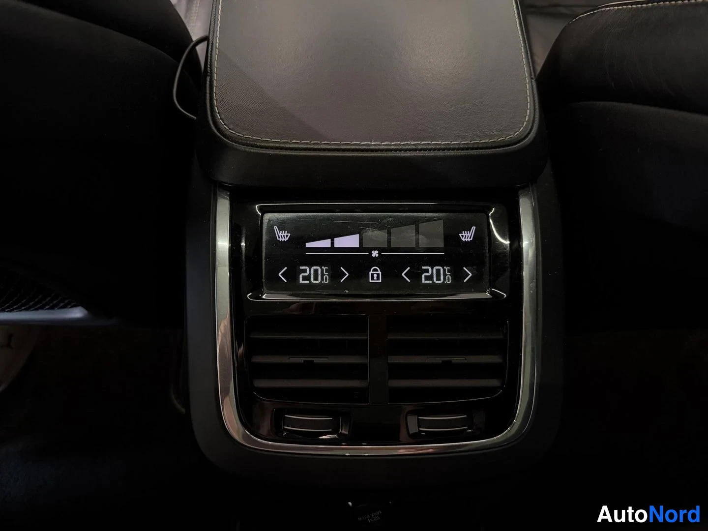 Musta Volvo XC90 2018, kuva 11