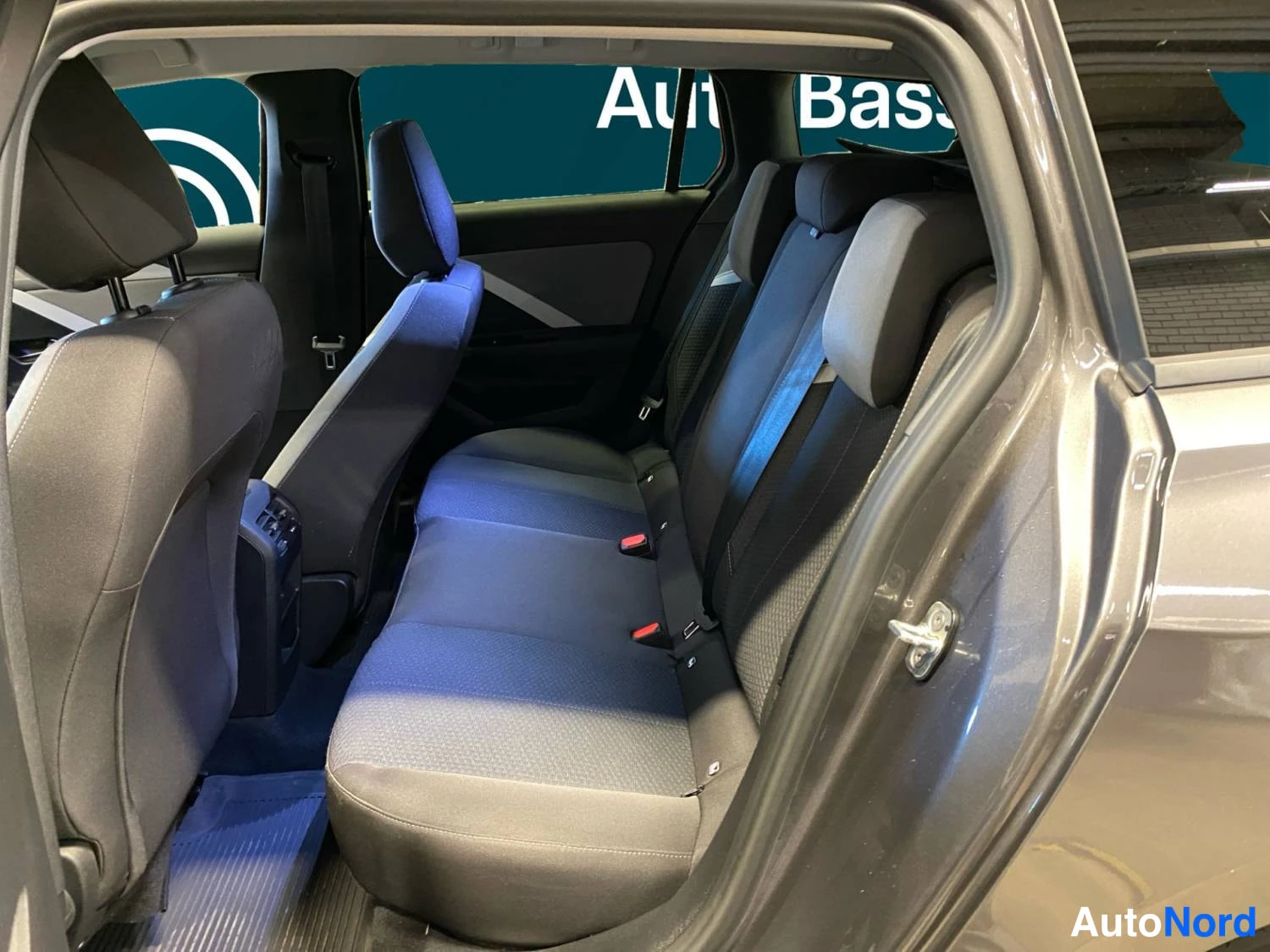 Harmaa Opel Astra Sports Tourer 2024, kuva 15