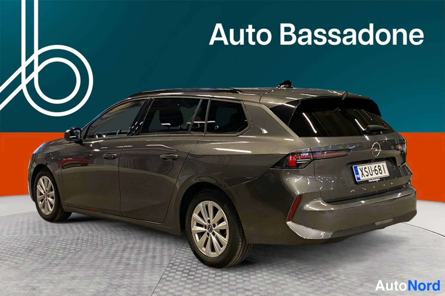 Harmaa Opel Astra Sports Tourer 2024, takaviisto, kuva 6