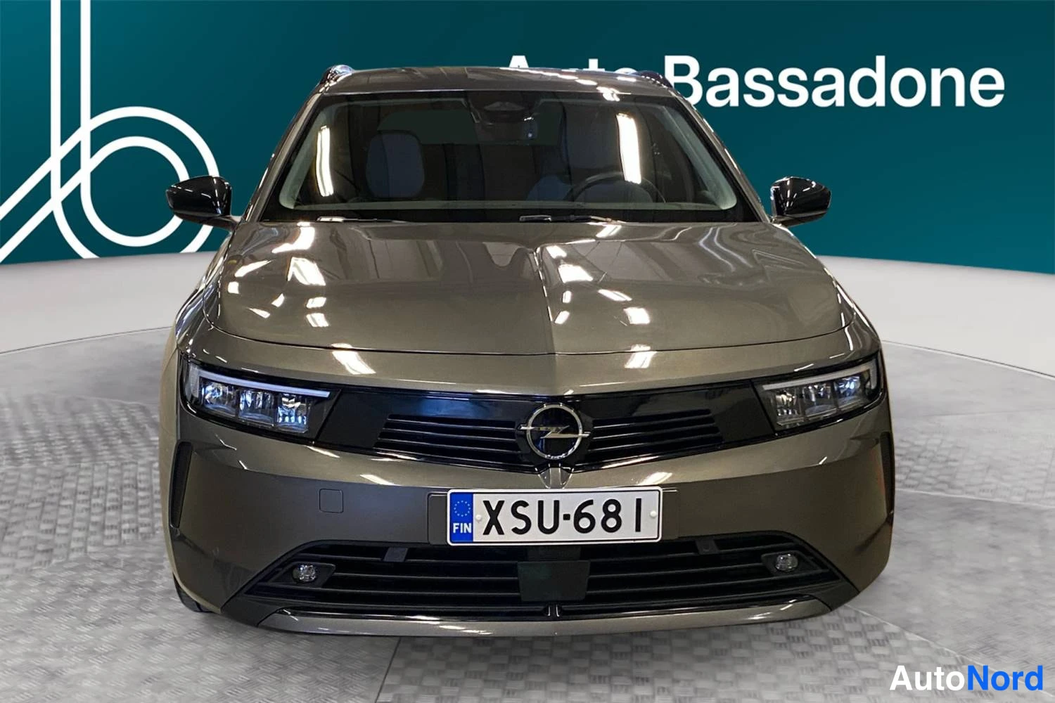 Harmaa Opel Astra Sports Tourer 2024, edestä, kuva 5