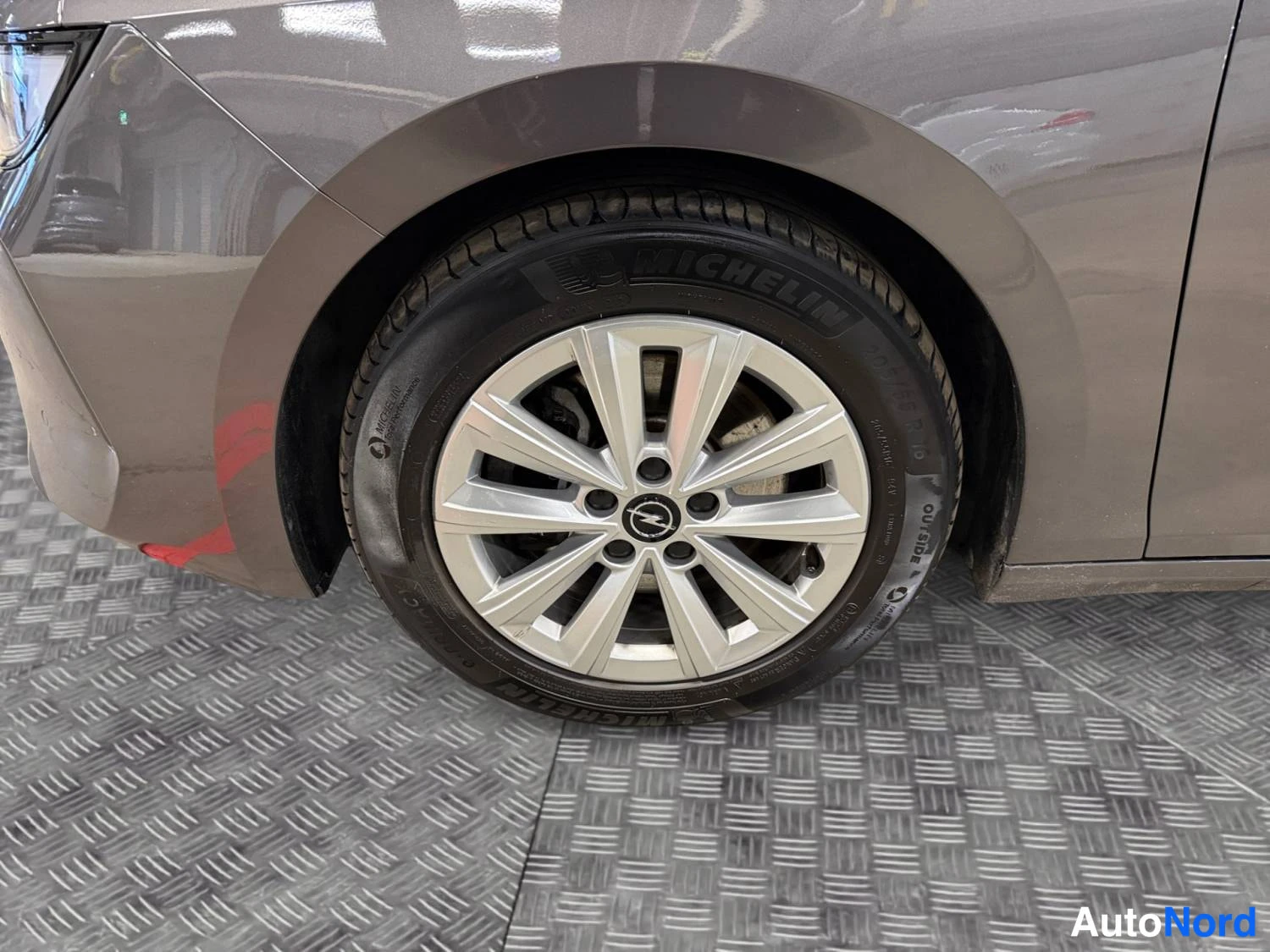 Harmaa Opel Astra Sports Tourer 2024, kuva 15