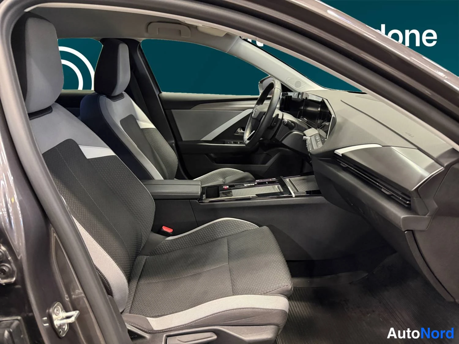 Harmaa Opel Astra Sports Tourer 2024, kuva 16