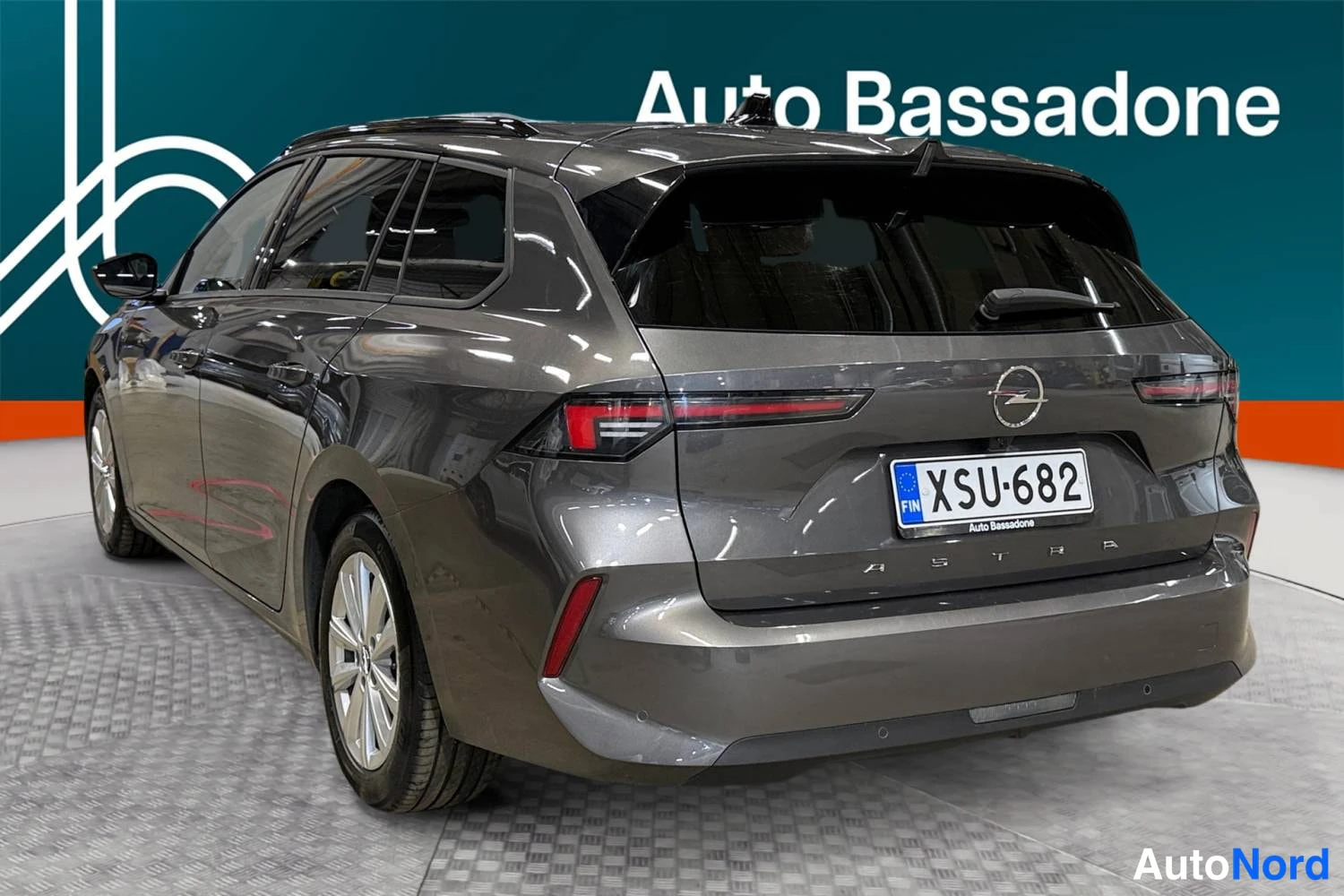 Harmaa Opel Astra Sports Tourer 2024, takaviisto, kuva 6