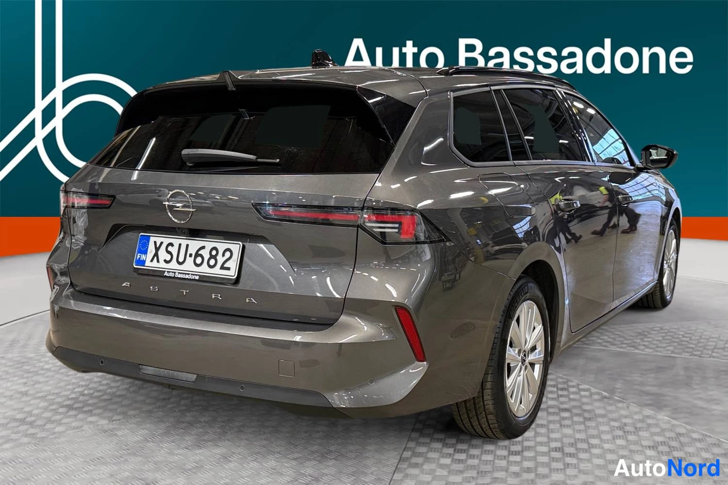Harmaa Opel Astra Sports Tourer 2024, takaviisto, kuva 7