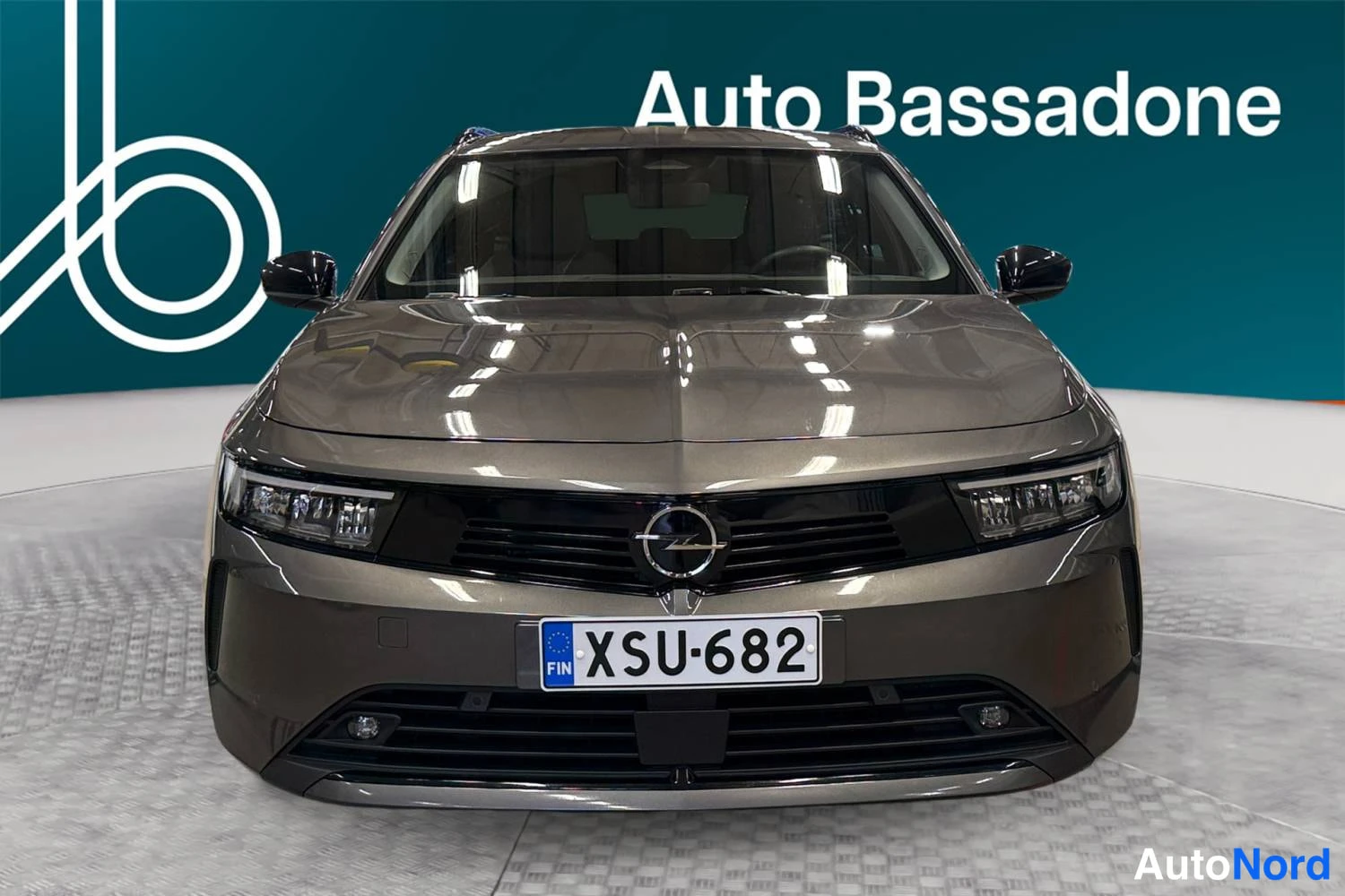 Harmaa Opel Astra Sports Tourer 2024, edestä, kuva 3