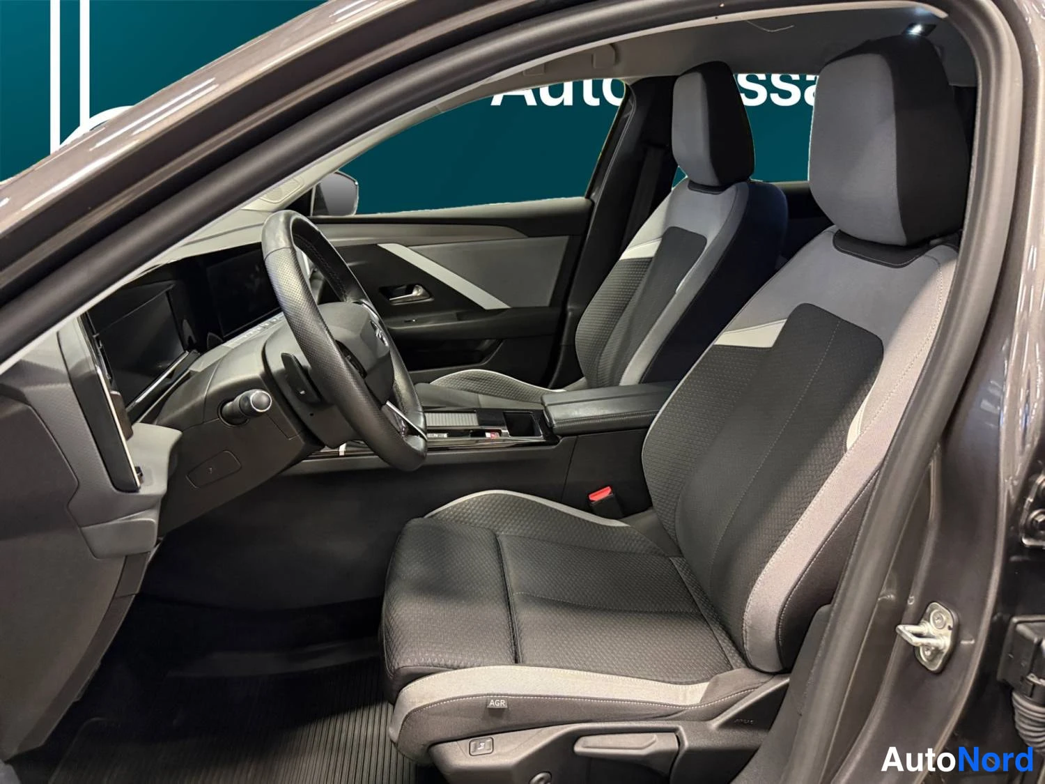 Harmaa Opel Astra Sports Tourer 2024, kuva 10
