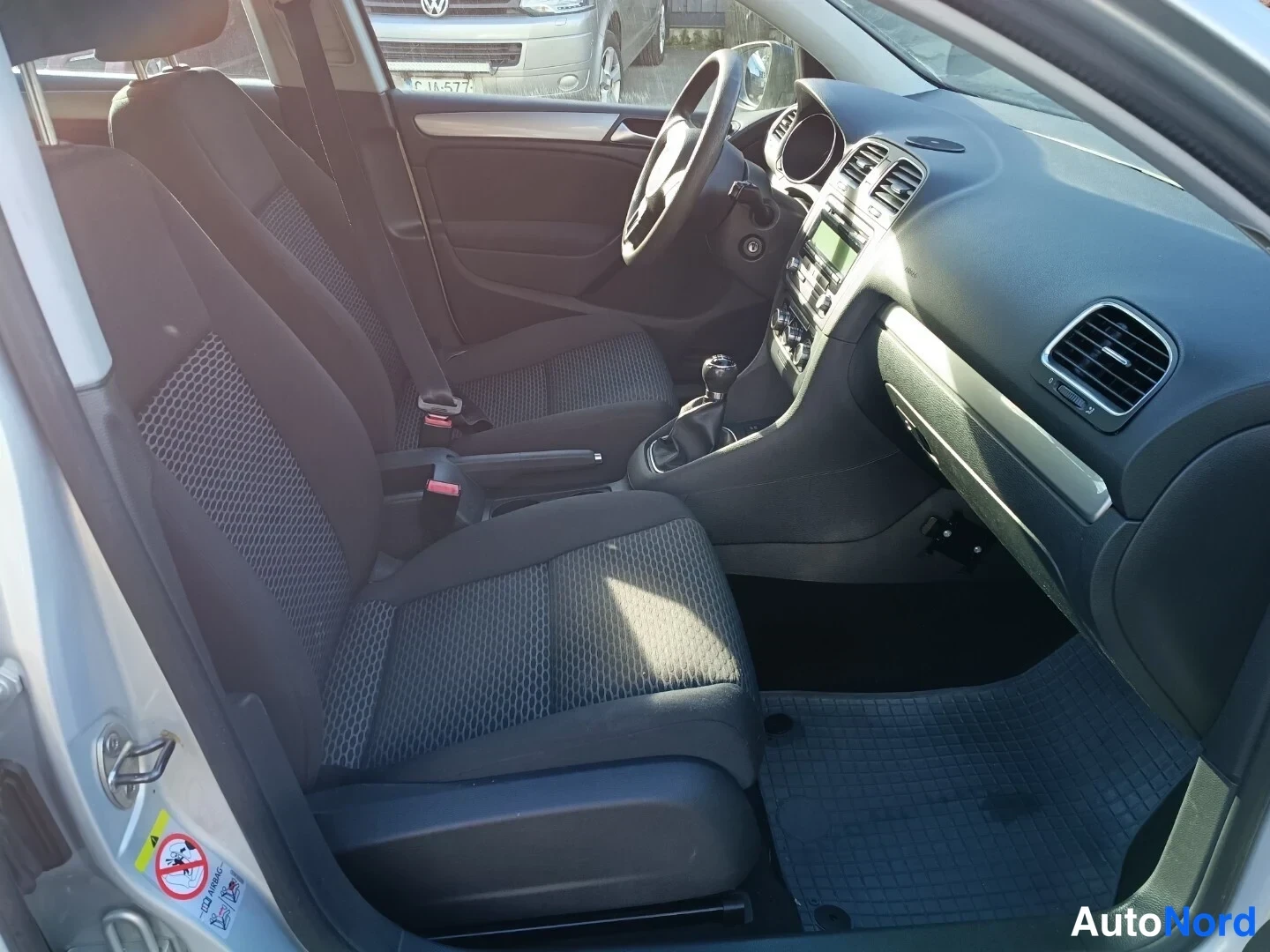 Hopea Volkswagen Golf 2009, etuistuimet, kuva 6