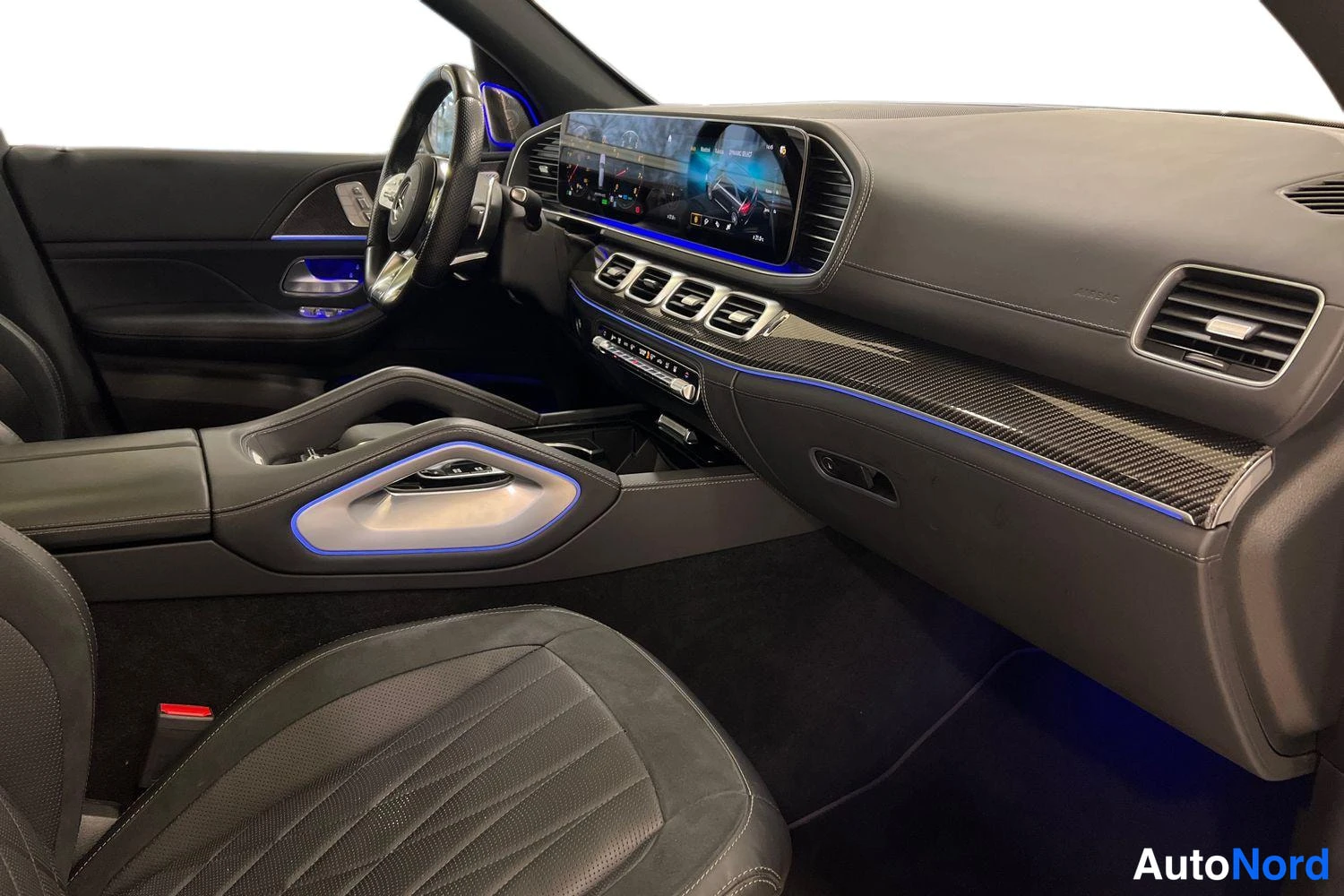 Valkoinen Mercedes-Benz GLE 63 S 2022, ohjaamo, kuva 9