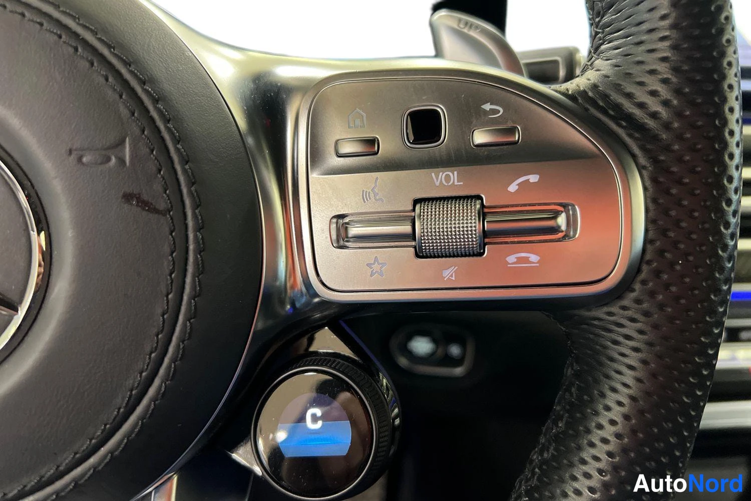 Valkoinen Mercedes-Benz GLE 63 S 2022, yksityiskohta, kuva 22