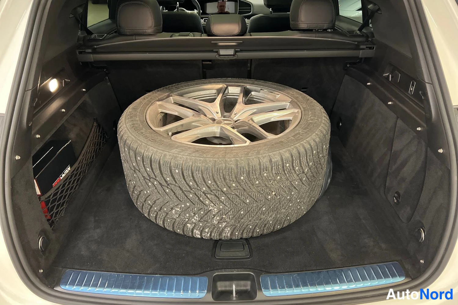 Valkoinen Mercedes-Benz GLE 63 S 2022, tavaratila, kuva 12