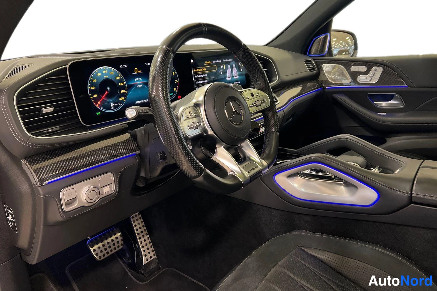 Valkoinen Mercedes-Benz GLE 63 S 2022, ohjaamo, kuva 6