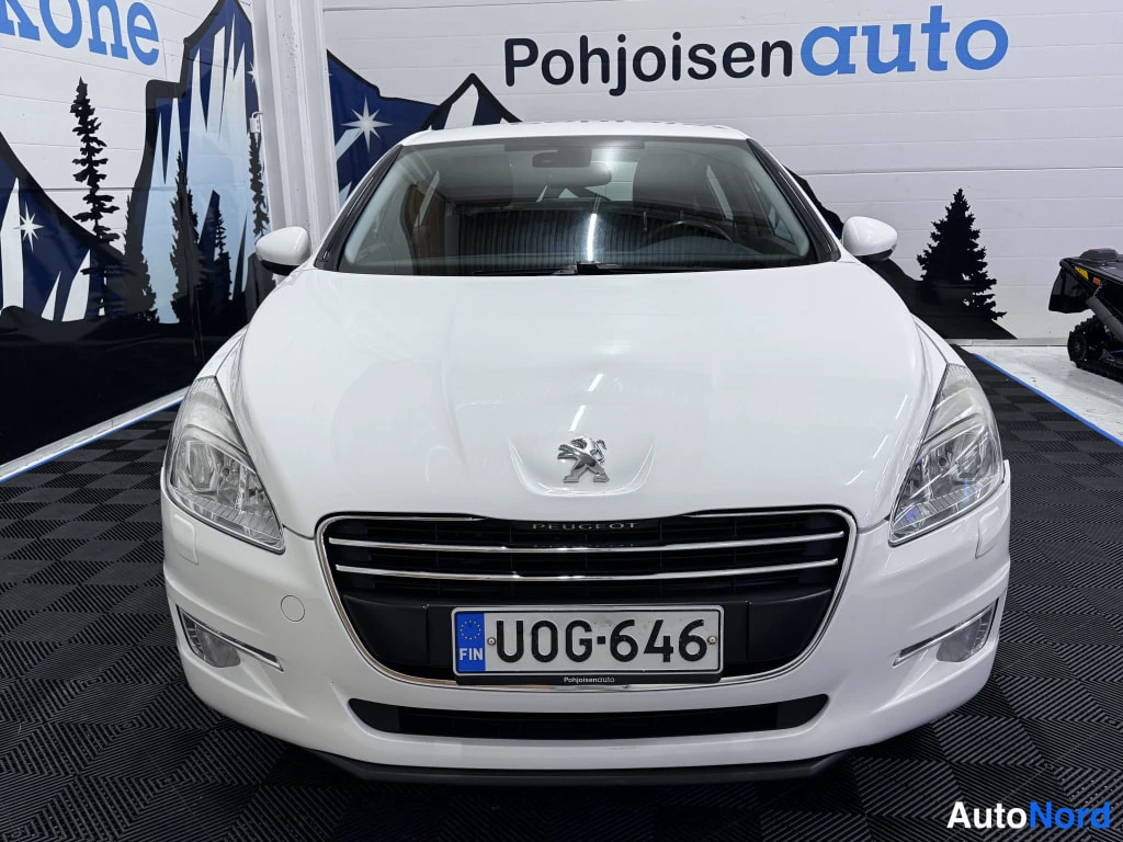 Valkoinen Peugeot 508 2012, edestä, kuva 3