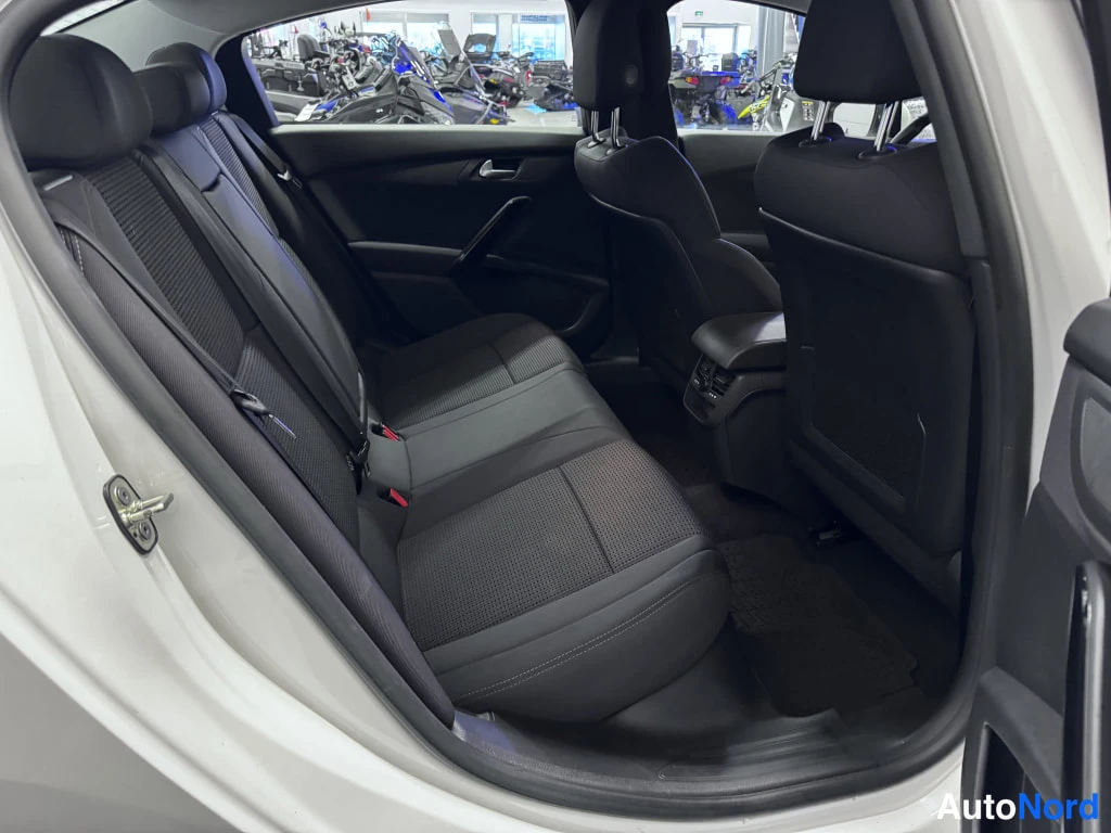 Valkoinen Peugeot 508 2012, takaistuimet, kuva 12
