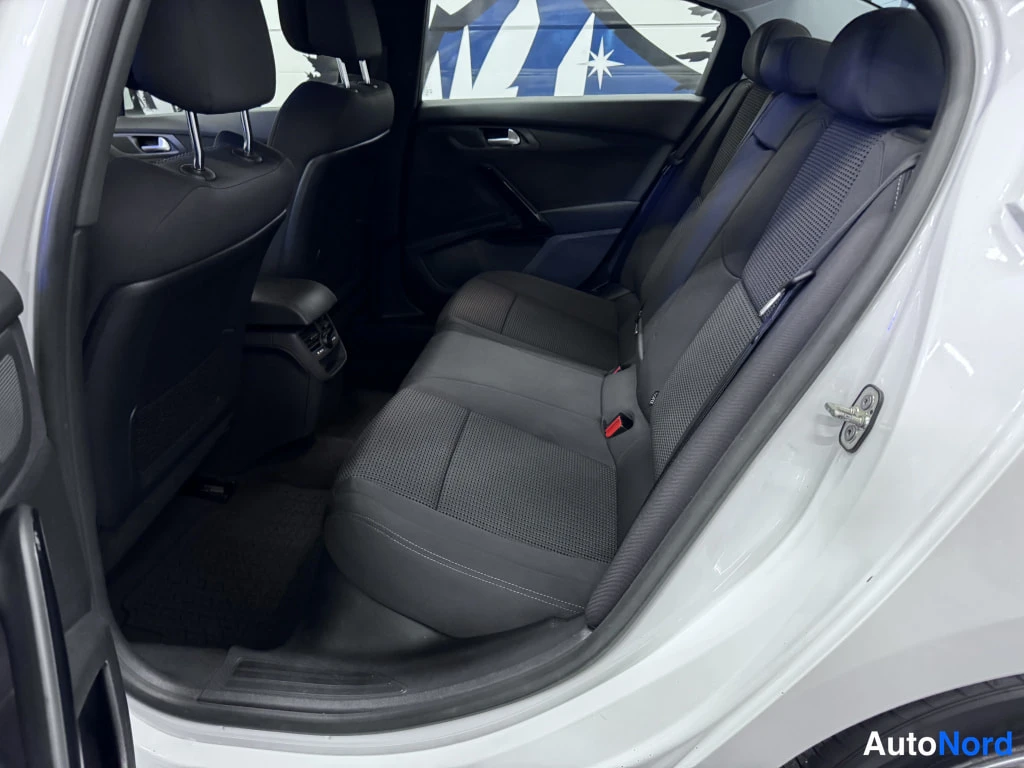 Valkoinen Peugeot 508 2012, takaistuimet, kuva 11