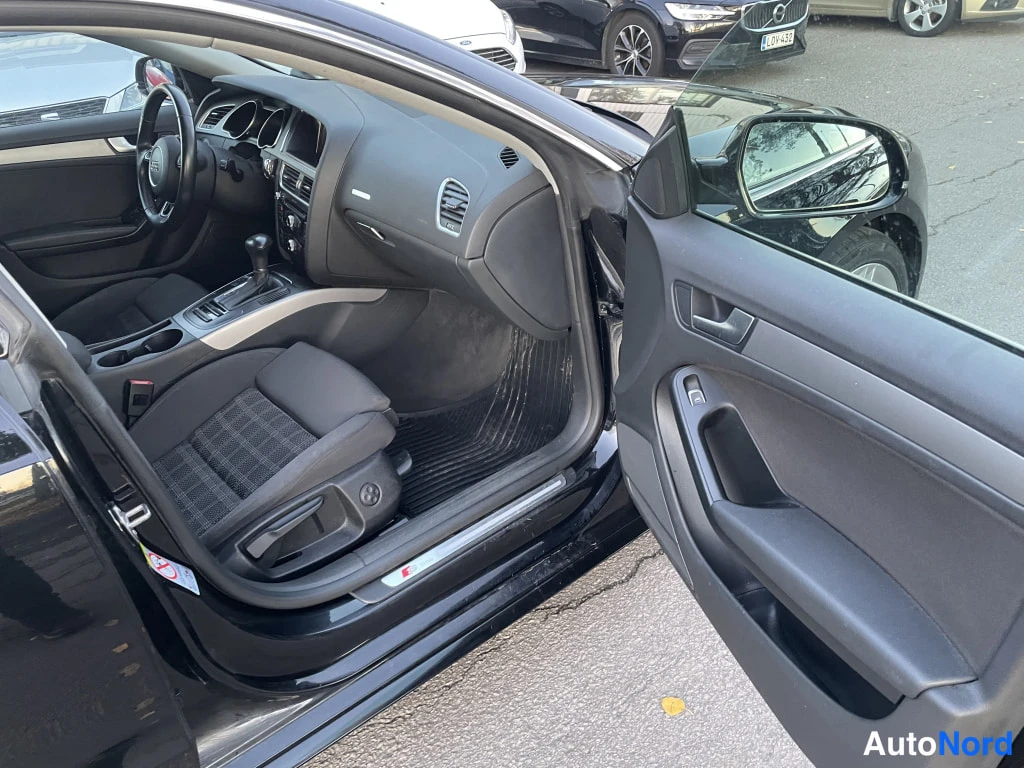 Musta Audi A5 2014, ohjaamo, kuva 7