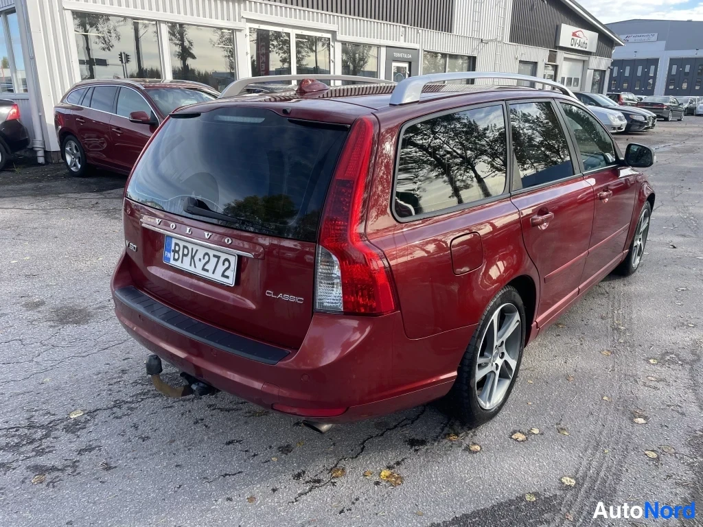 Punainen Volvo V50 2011, takaviisto, kuva 3