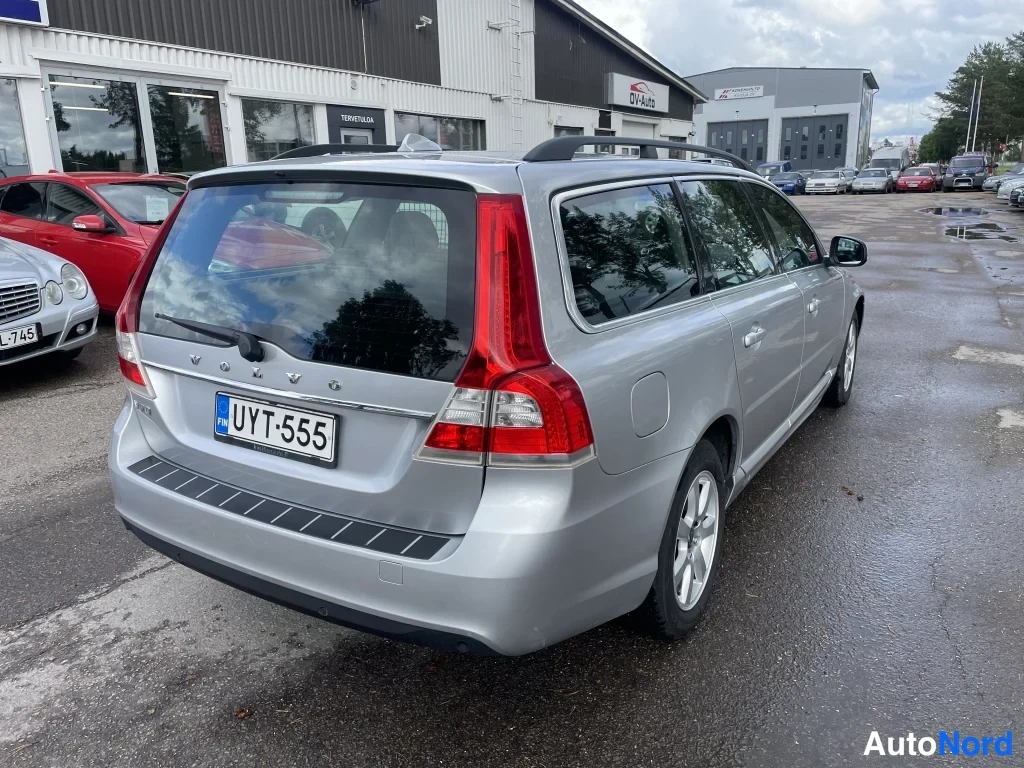 Harmaa Volvo V70 2014, takaviisto, kuva 5