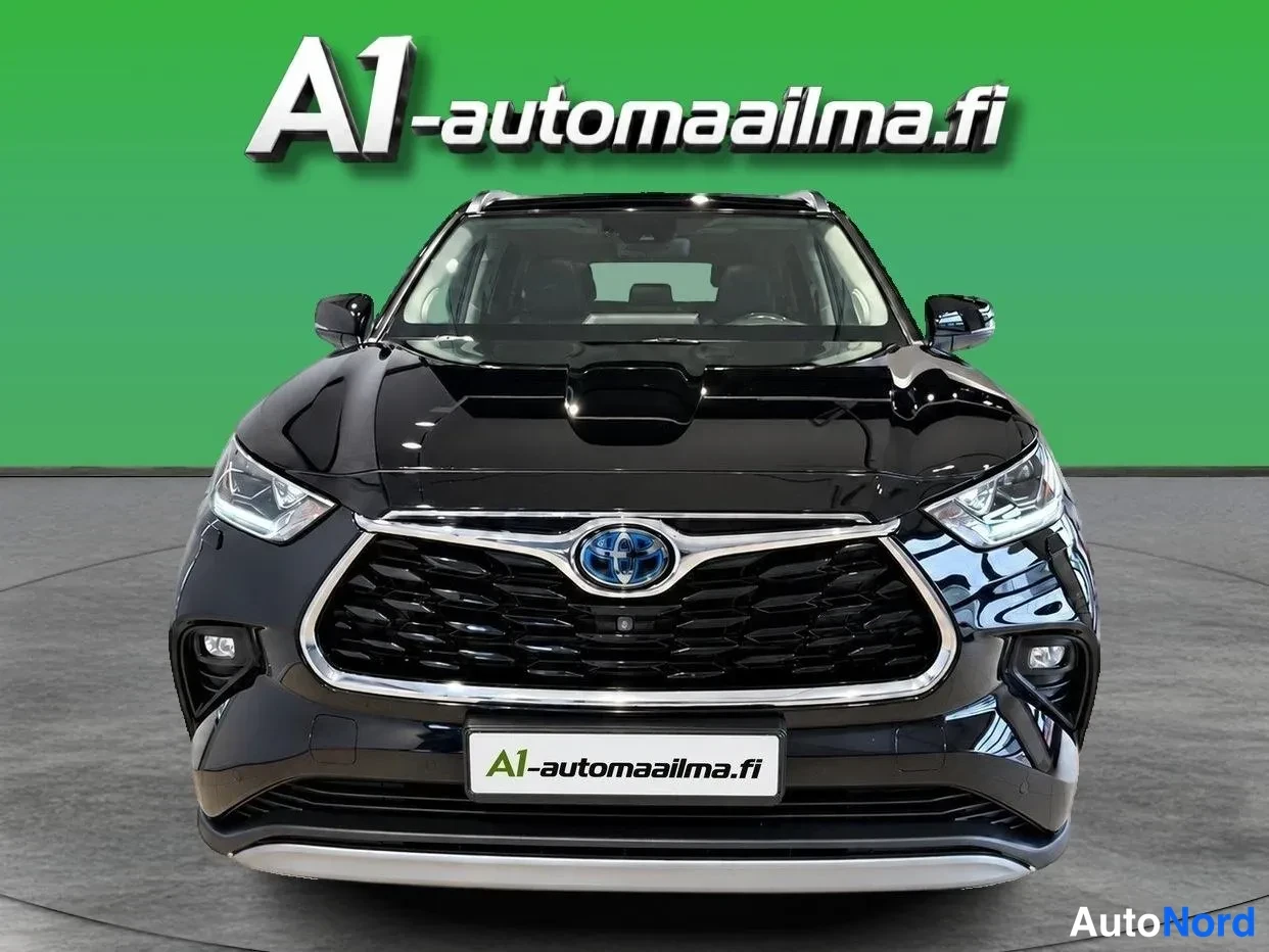 Musta Toyota Highlander 2021, edestä, kuva 4