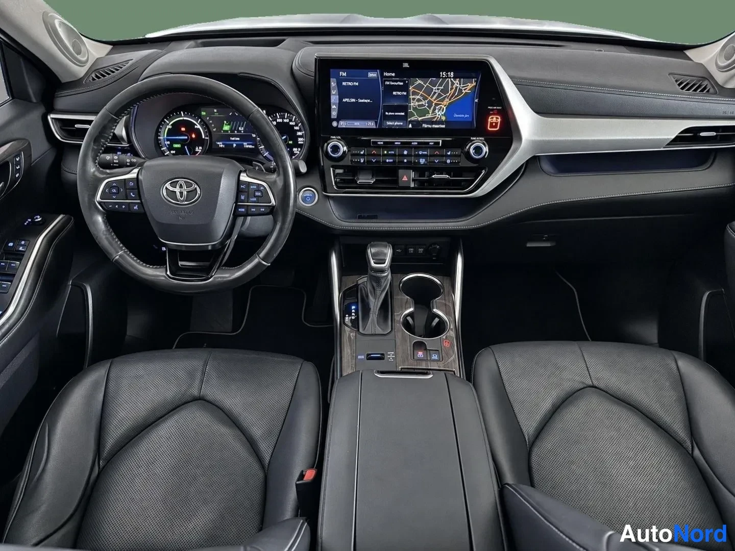 Musta Toyota Highlander 2021, ohjaamo, kuva 7