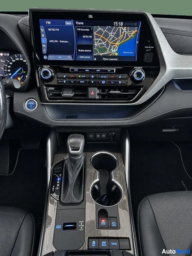 Musta Toyota Highlander 2021, ohjaamo, kuva 9