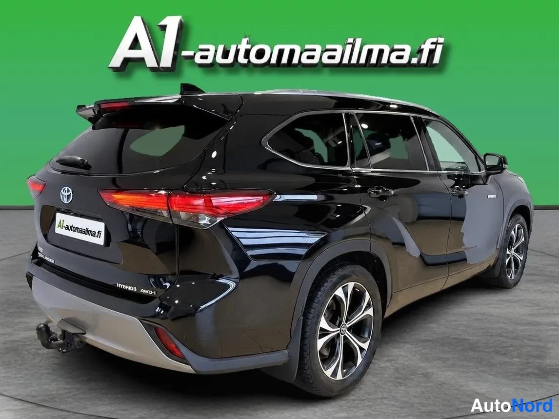 Musta Toyota Highlander 2021, takaviisto, kuva 5