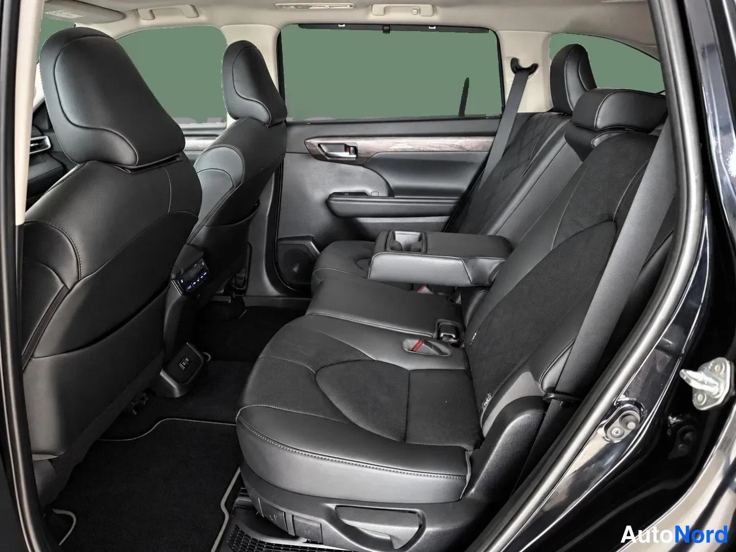 Musta Toyota Highlander 2021, takaistuimet, kuva 12