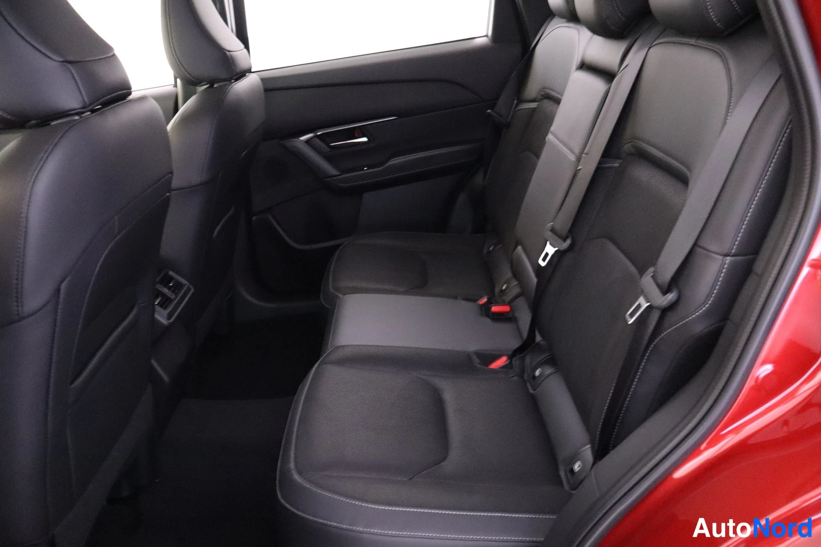 Valkoinen Mazda CX-5 2026, takaistuimet, kuva 12