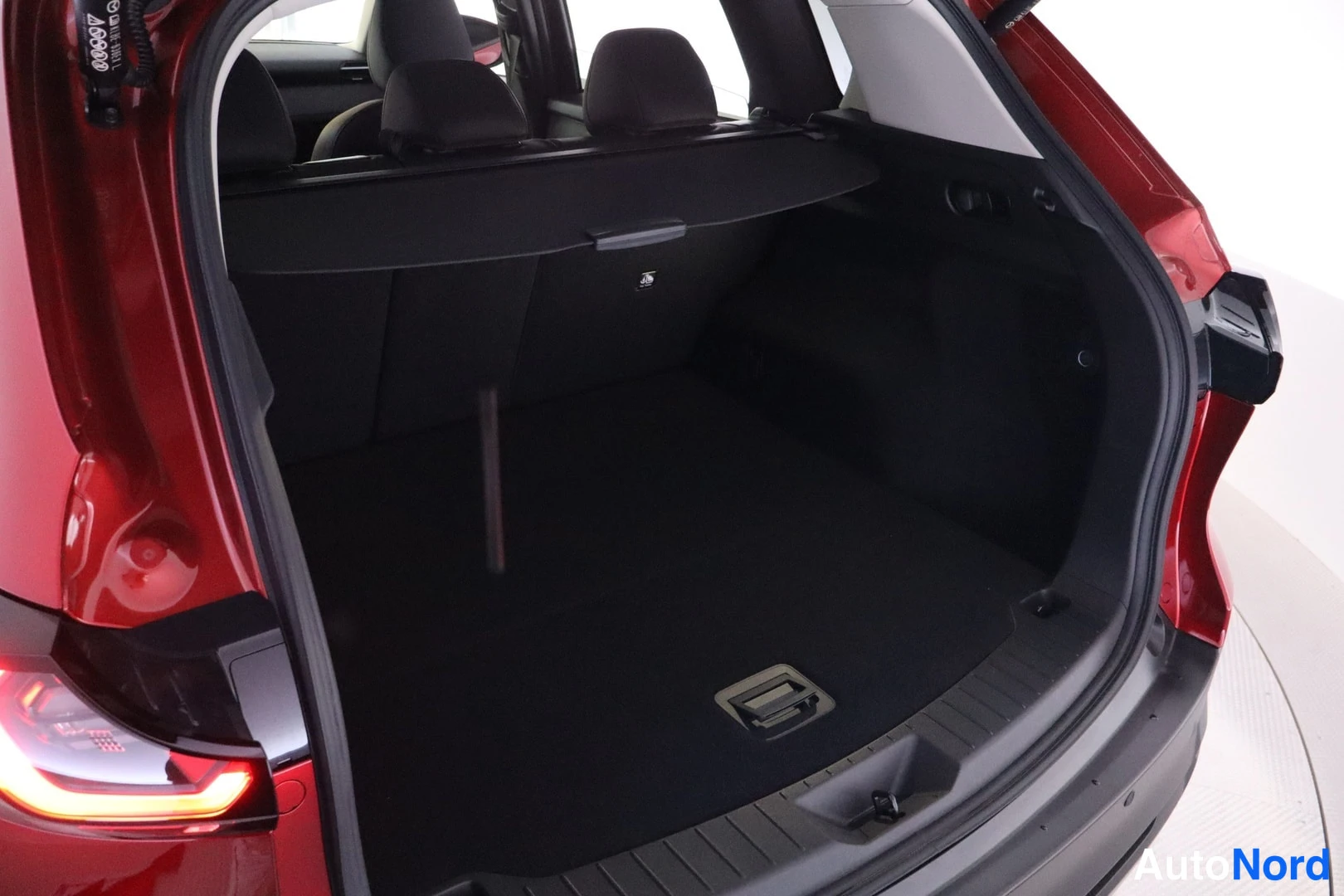 Valkoinen Mazda CX-5 2026, tavaratila, kuva 13