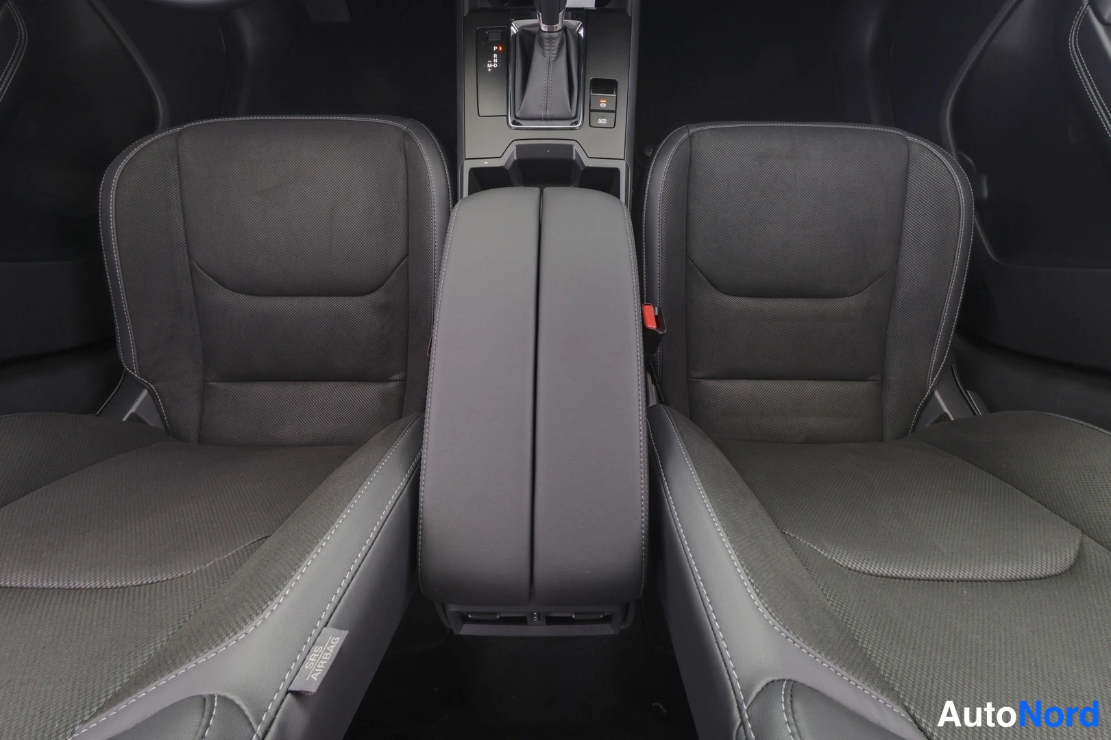 Valkoinen Mazda CX-5 2026, etuistuimet, kuva 9