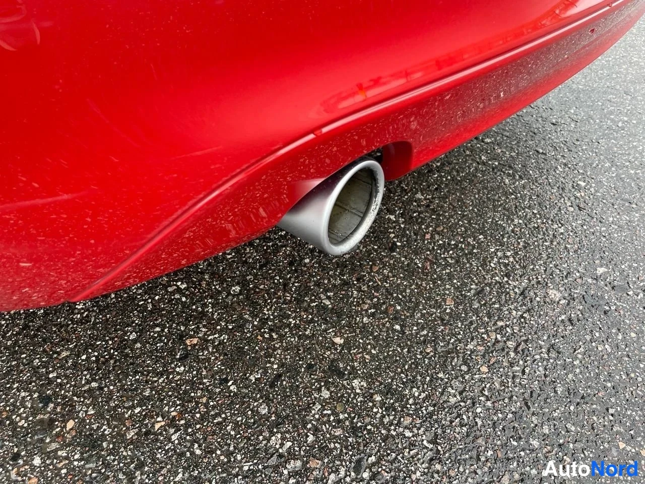 Punainen BMW 118i 2018, yksityiskohta, kuva 19