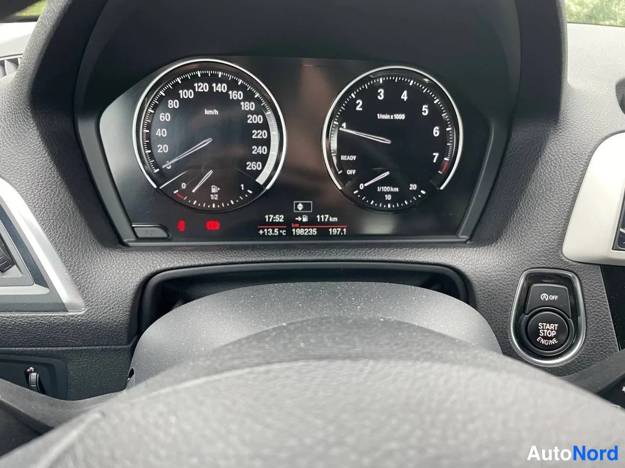 Punainen BMW 118i 2018, yksityiskohta, kuva 25