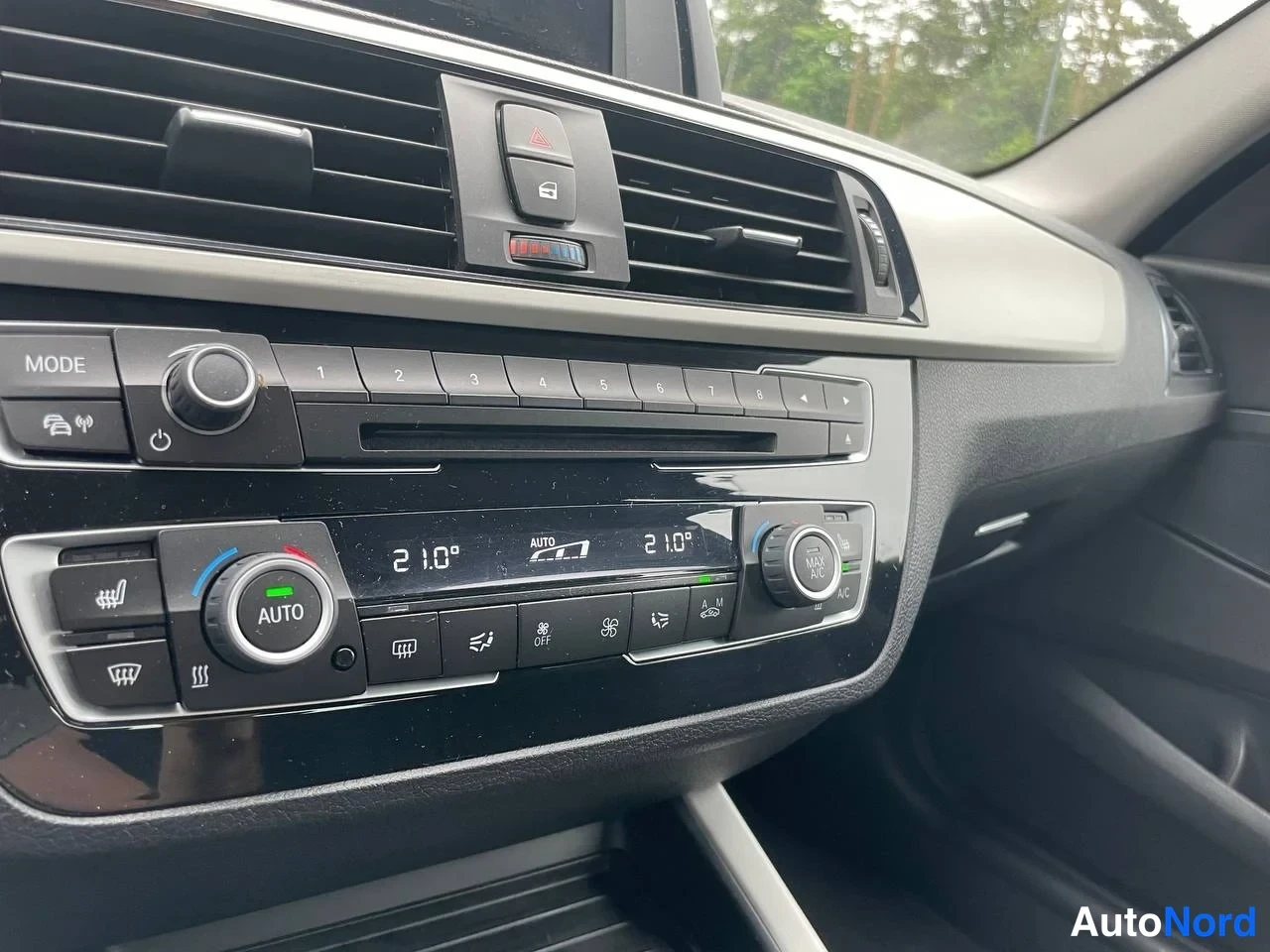 Punainen BMW 118i 2018, yksityiskohta, kuva 22