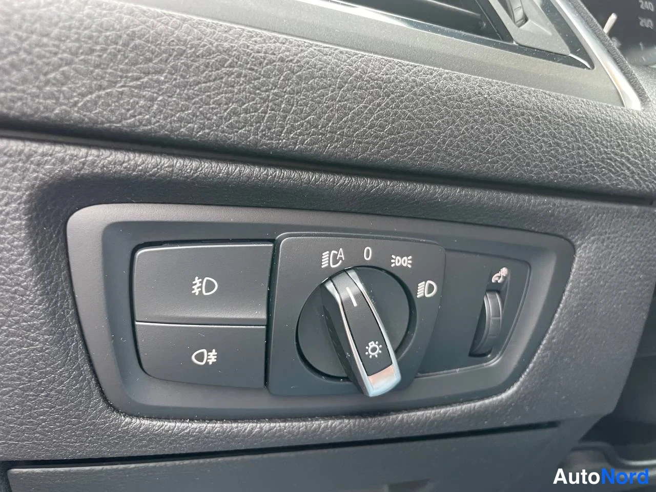 Punainen BMW 118i 2018, yksityiskohta, kuva 27