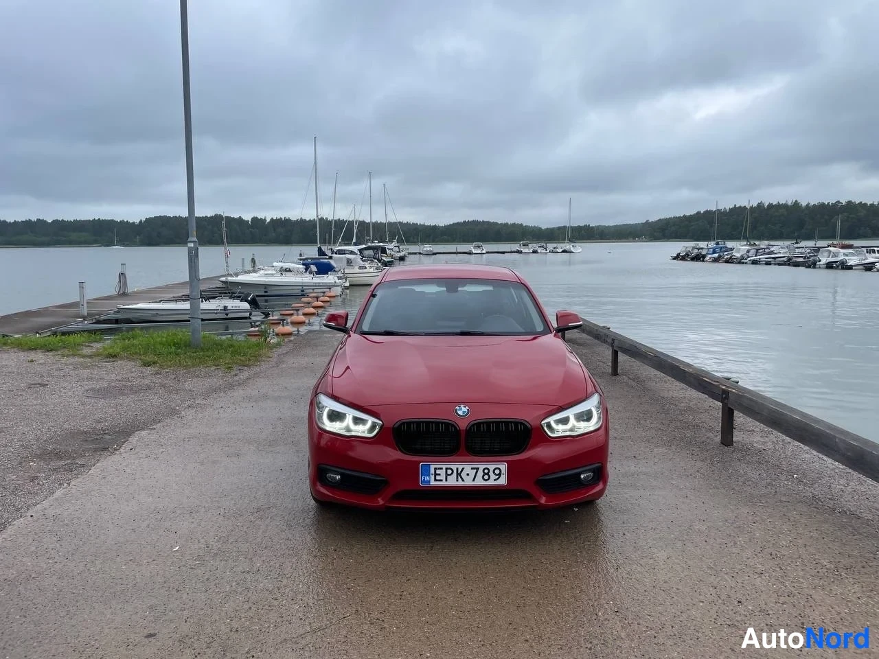 Punainen BMW 118i 2018, edestä, kuva 7