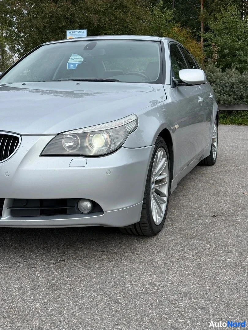 Hopea BMW 545i 2004, etuviisto, keula vasemmalle, kuva 2