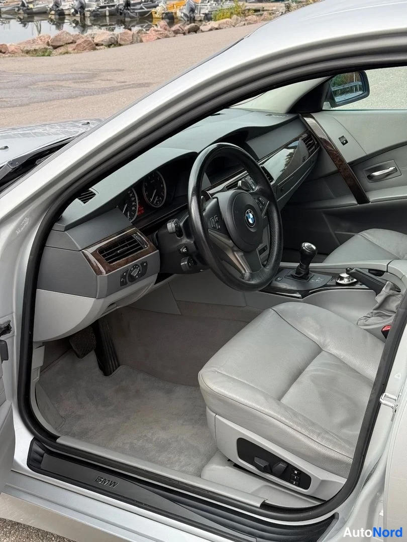 Hopea BMW 545i 2004, ohjaamo, kuva 20