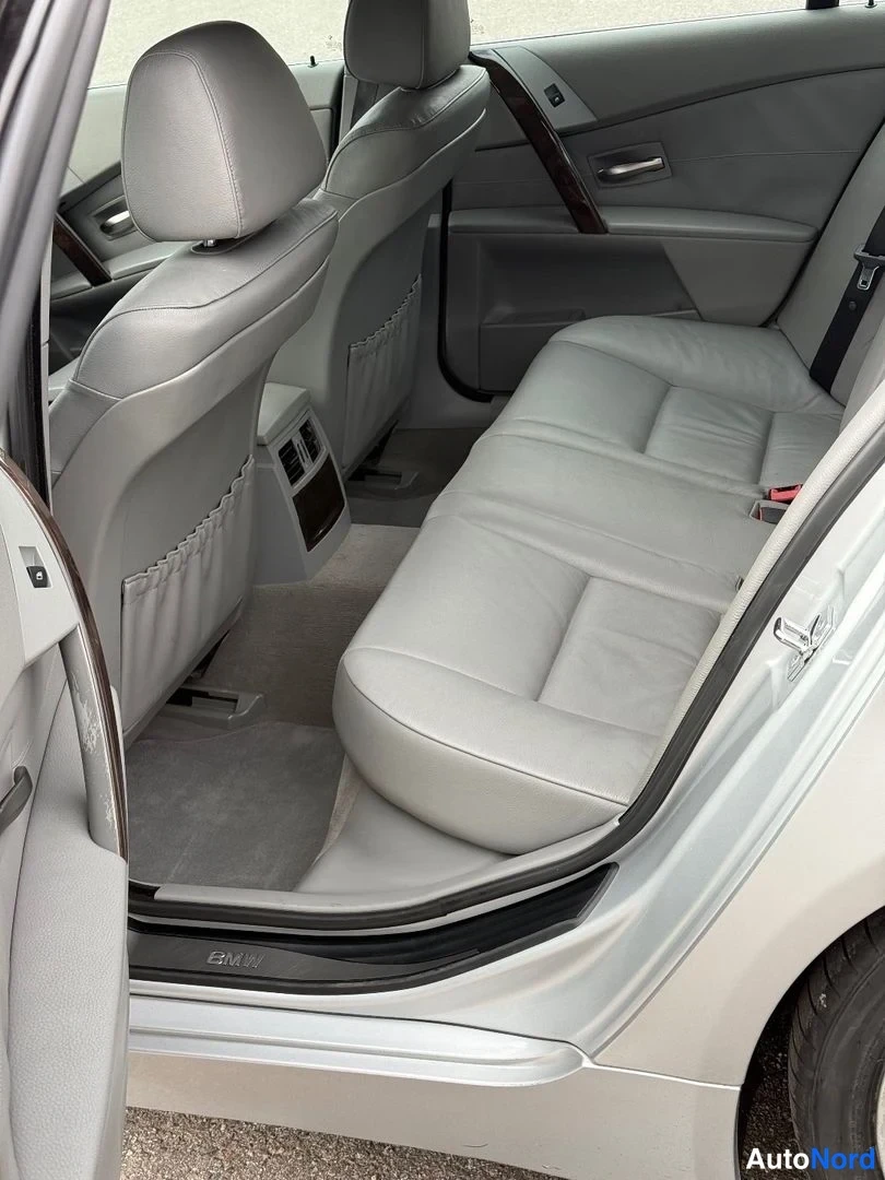 Hopea BMW 545i 2004, takaistuimet, kuva 25