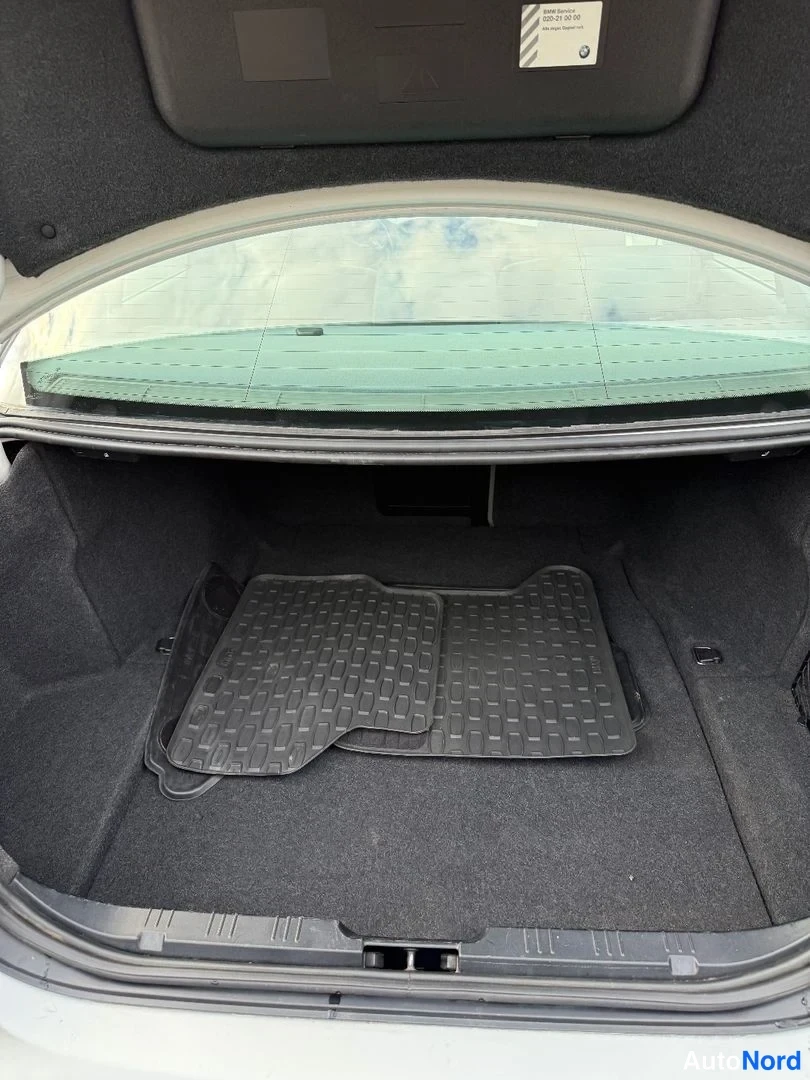 Hopea BMW 545i 2004, tavaratila, kuva 27