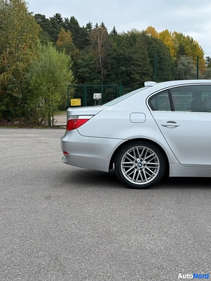 Hopea BMW 545i 2004, takaviisto, kuva 14