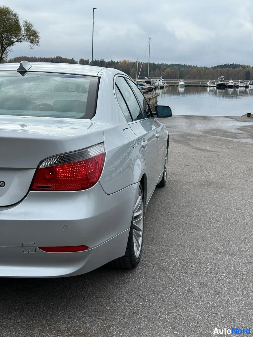Hopea BMW 545i 2004, takaviisto, kuva 10