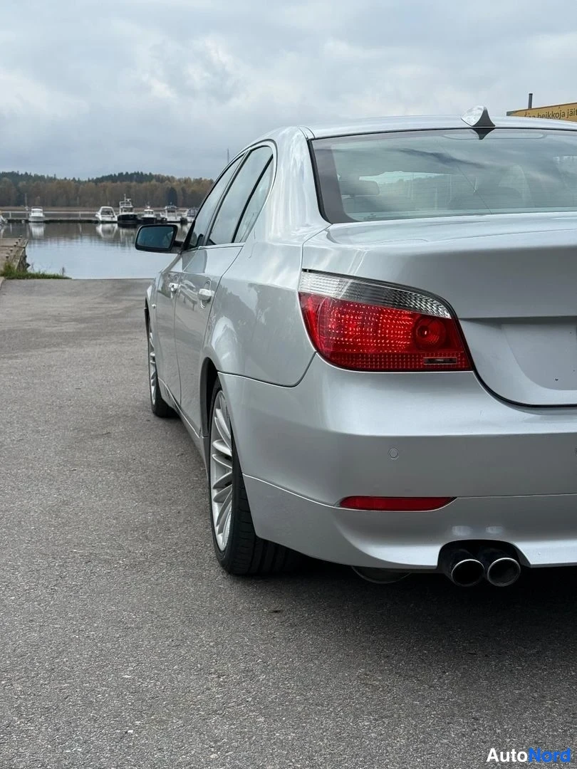 Hopea BMW 545i 2004, takaviisto, kuva 11