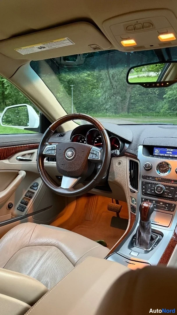 Valkoinen Cadillac CTS 2010, ohjaamo, kuva 19