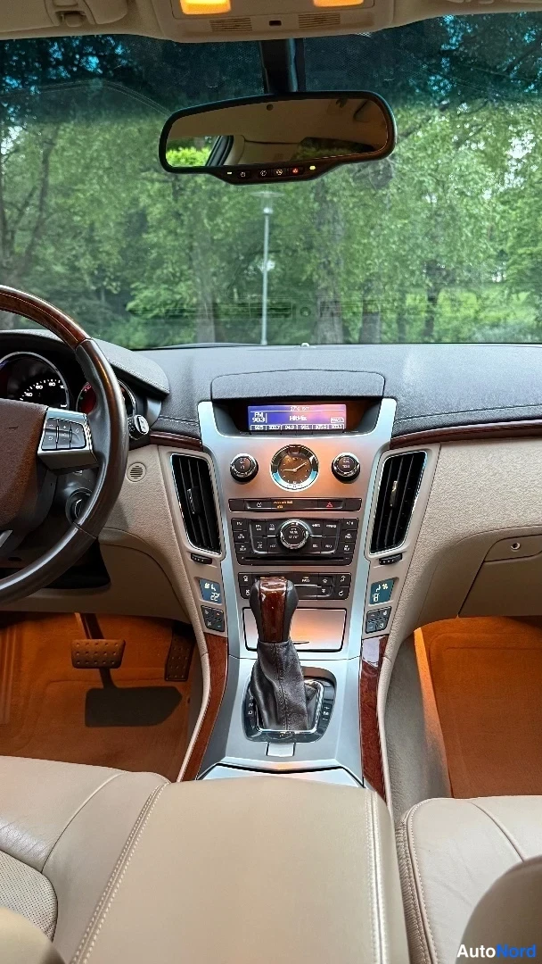 Valkoinen Cadillac CTS 2010, ohjaamo, kuva 20