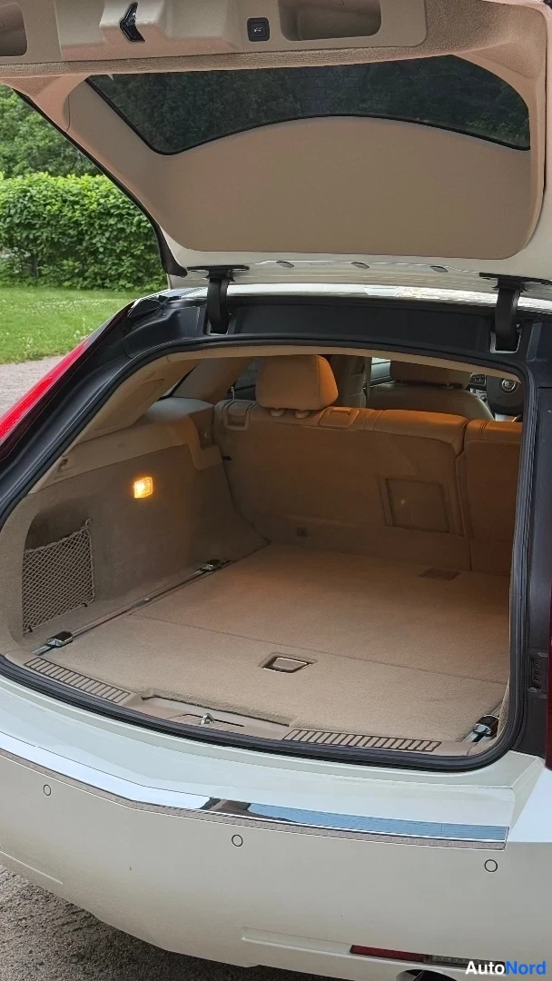 Valkoinen Cadillac CTS 2010, takaa, kuva 16