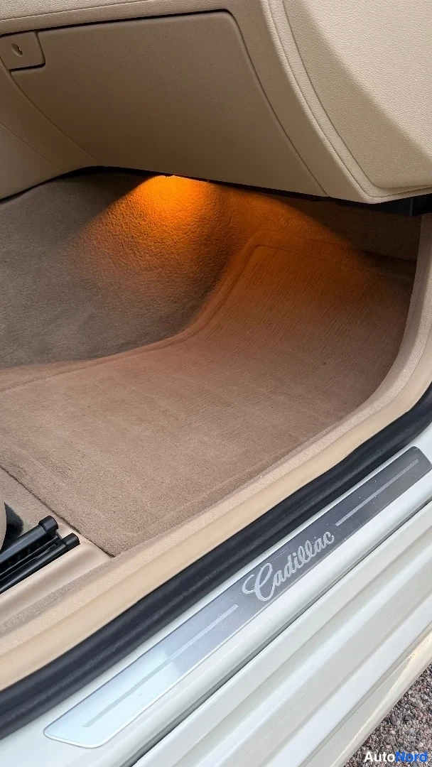 Valkoinen Cadillac CTS 2010, yksityiskohta, kuva 29