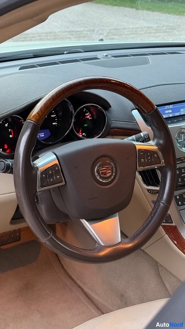 Valkoinen Cadillac CTS 2010, ohjaamo, kuva 23