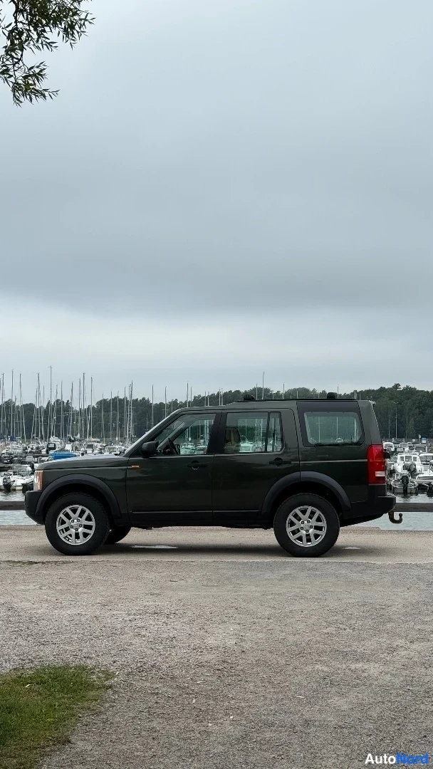 Vihreä Land Rover Discovery 2006, sivulta, kuva 12