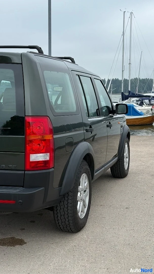 Vihreä Land Rover Discovery 2006, takaviisto, kuva 14